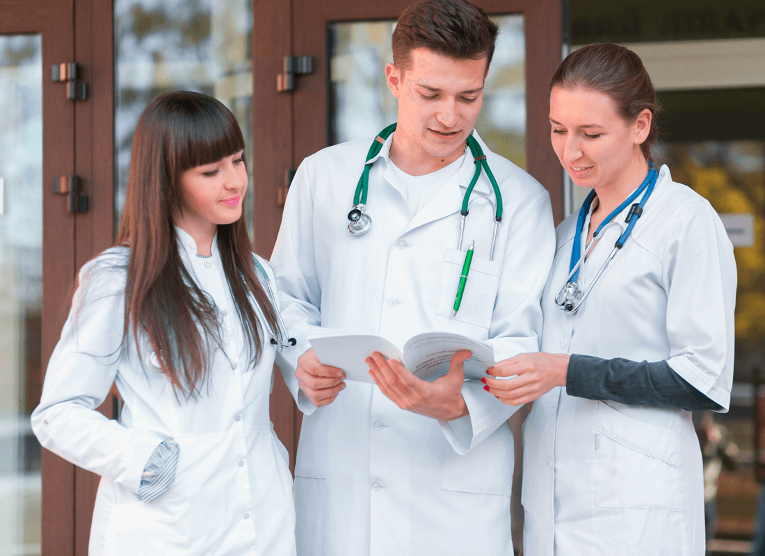 студенты медвуза.png